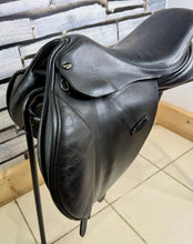 Load image into Gallery viewer, 16 1/2 - 17” MN Bespoke Classic Jump Saddle - Black -High Wither- TB/ROR - Big Blocks