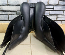 Load image into Gallery viewer, 17 1/2” MW Ideal Suzannah Dressage Saddle - Black