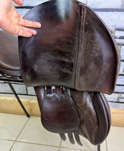 Load image into Gallery viewer, 17 1/2” 28 (M) Stubben Siegfried Extra GP/Jump Hunting Saddle - Brown