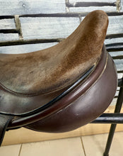 Load image into Gallery viewer, 16 1/2” Wide Farrington Jump Saddle - Brown