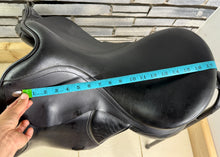 Load image into Gallery viewer, 17 1/2” Medium/Changeable Gullet Thorowgood High Wither T6 GP Saddle - Black