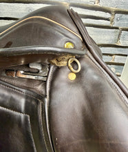 Load image into Gallery viewer, 17 1/2” MN Kruger MonoFlap Jump Saddle - Brown - High Wither - Jumping/XC - TB ROR