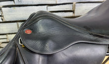 Load image into Gallery viewer, 17 1/2” W-XW Changeable Gullet Kent &amp; Masters Monoflap Jump Saddle - Black