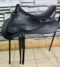 Load image into Gallery viewer, 17” Wide Free &amp; Easy Endurance/Floating Panel Saddle - Black