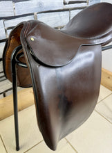 Load image into Gallery viewer, 17” Wide Palaton Derby House Show Ring Mark II Working Hunter Saddle - Brown