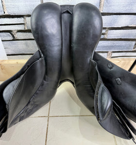 17 1/2” Wide  Black Country Wexford Jump Saddle - Black