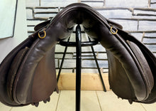 Load image into Gallery viewer, 17 1/2” XW Ideal VSD H&amp;C Cob GP Saddle -Brown- Point &amp; Balance Straps