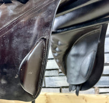 Load image into Gallery viewer, 18” Wide Quattro Jump Saddle - Brown