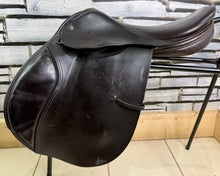 Load image into Gallery viewer, 17” Medium Morris &amp; Nolan Close Contact Jumping Saddle - Brown