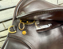 Load image into Gallery viewer, 17” Medium Farrington Burford Event Saddle - Brown
