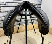 Load image into Gallery viewer, 17 1/2” Wide +2 Equipe Emporio Monoflap 2018 Dressage Saddle - Black