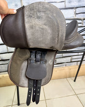 Load image into Gallery viewer, 14 1/2” Wide Changeable Gullet Wintec Pony GP Saddle -Brown- Flocked