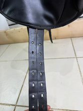 Load image into Gallery viewer, 17 1/2” MW Silhouette MonoFlap Jump Saddle - Black
