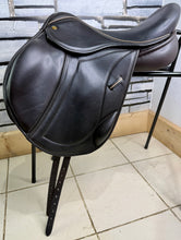 Load image into Gallery viewer, 17 1/2” MN Kruger MonoFlap Jump Saddle - Brown - High Wither - Jumping/XC - TB ROR
