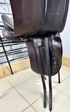Load image into Gallery viewer, 18” Medium Morris &amp; Nolan Dressage Saddle - Brown