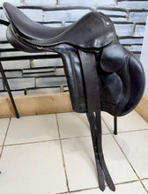 Load image into Gallery viewer, 17 1/2” MW Palmer Saddlery/Equiwear Monoflap GP/Jump Saddle - Brown - Flocked Close Contact
