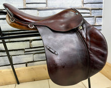 Load image into Gallery viewer, 17 1/2” C (MW) Stubben Siegfried II Jump Saddle - Brown