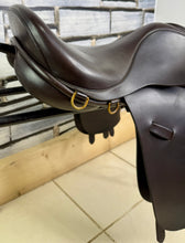 Load image into Gallery viewer, 17” Wide-XW Ideal H&amp;C Cob GP/WH Saddle - Brown