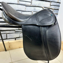 Load image into Gallery viewer, 18” Medium Stubben Scandica VSD Saddle - Black
