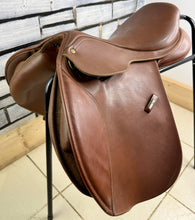 Load image into Gallery viewer, 16 1/2” MW/Changeable Gullet Wintec Jump Saddle - Tan