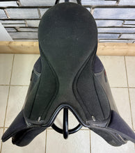 Load image into Gallery viewer, 17” Wide  HiLite Elite Cob Flexi GP Saddle - Black - Extra Wide