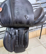 Load image into Gallery viewer, 17 1/2” Medium Black Country Event/GP Saddle - Black