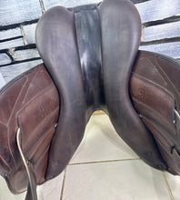 Load image into Gallery viewer, 16 1/2” MW Childeric CFSC Monoflap Jump Saddle - Brown