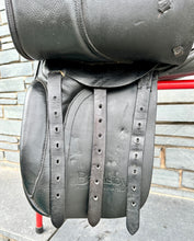 Load image into Gallery viewer, 15 1/2” MW Barnsby WH Saddle - Black
