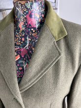 Load image into Gallery viewer, Shires Malvern Ladies Tweed Jacket - Size 36 - Green Wool Tweed - Hunter/Hacking/Showing M&amp;M