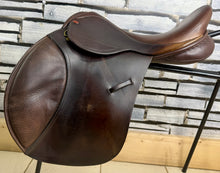 Load image into Gallery viewer, 17 1/2” Wide R&amp;R Ideal Event/Grandee Saddle - Brown