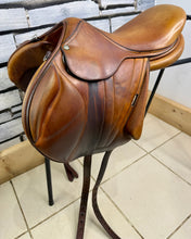 Load image into Gallery viewer, 17” Wide Butet Monoflap Cross Country Jump Saddle - Brown/Tan