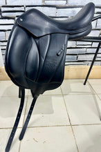 Load image into Gallery viewer, 17” MW Voltaire Adelaide Monoflap Dressage Saddle - Black