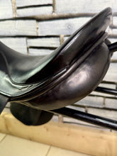 Load image into Gallery viewer, 17” Narrow Farrington Event GP Saddle - Black
