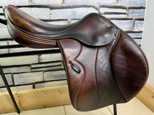 Load image into Gallery viewer, 17” +1 (MW) Equipe Synergy Jump Saddle - Brown - Double Flap