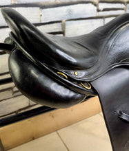 Load image into Gallery viewer, 17” MW Oakland House Saddlery GP/Jump Saddle - Black - Cob Medium Wide