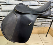 Load image into Gallery viewer, 17 1/2” MW/Changeable Gullet Wintec GP Saddle - Black - Lightweight