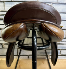 Load image into Gallery viewer, 18” Medium Jeffries Falcon Hawk Event Saddle - Brown - M