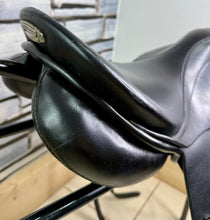 Load image into Gallery viewer, 16 1/2” 32/Wide Stubben Dressage Saddle - Brown