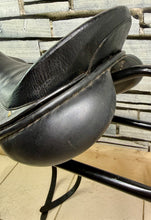 Load image into Gallery viewer, 17 1/2” Medium Albion SL Dressage Saddle - Black - Big Blocks