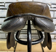 Load image into Gallery viewer, 17” MW Henri De Rivel Jump Saddle - Black