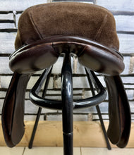 Load image into Gallery viewer, 16” XW Jeffries Close Contact Show/WH Saddle - Brown - Extra Wide
