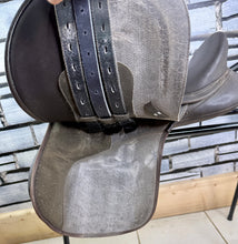 Load image into Gallery viewer, 14 1/2” Wide Changeable Gullet Wintec Pony GP Saddle -Brown- Flocked