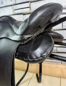 17” Wide Trapezius Panel Long Strap Saddle - Black