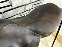 Load image into Gallery viewer, 17 1/2” MN (Fit 27) Stubben Siegfried CS Biomex Jump Saddle - Brown
