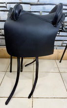 Load image into Gallery viewer, Portuguese Leather Treeless Saddle - Moveable/Changeable Panels - Wide - Black