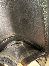 Load image into Gallery viewer, 17 1/2” Medium/Changeable Gullet Thorowgood High Wither T6 GP Saddle - Black