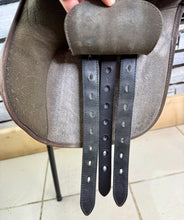 Load image into Gallery viewer, 14 1/2” Wide Changeable Gullet Wintec Pony GP Saddle -Brown- Flocked