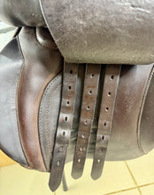 Load image into Gallery viewer, 17” Medium Farrington Burford Event Saddle - Brown