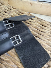 Load image into Gallery viewer, S/H Stubben Soft Leather Short Dressage/Event Girth-34”