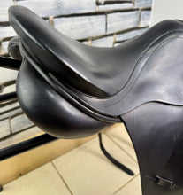 Load image into Gallery viewer, 17 1/2” MW-Wide Albion Legend K2 Dressage Saddle - Black
